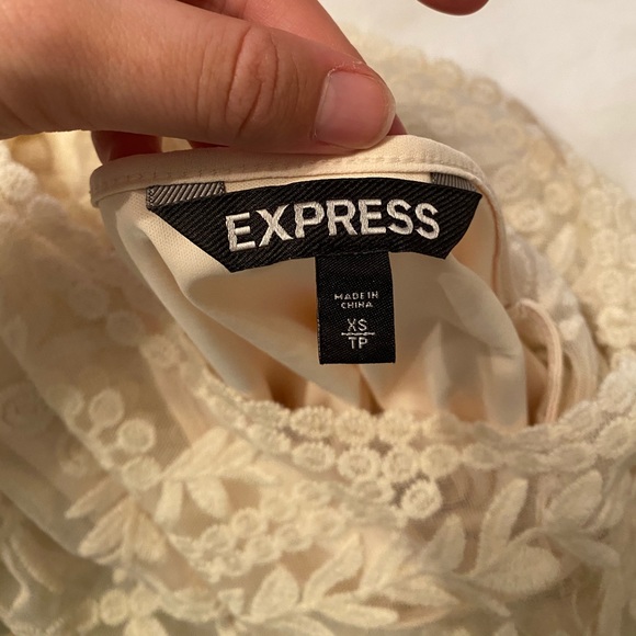 Express size XS lace dress - Picture 3 of 8